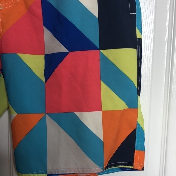 American Eagle Men Board Shorts Bright Geometric Pockets Summer Beach Pool M - Picture 2 of 8